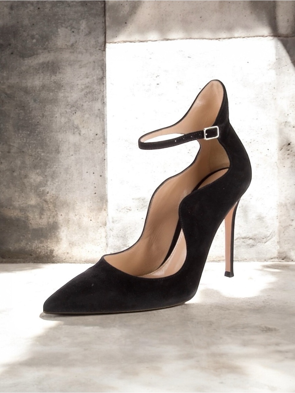 π Gianvito Rossi Pumps Black Suede Stiletto Heel